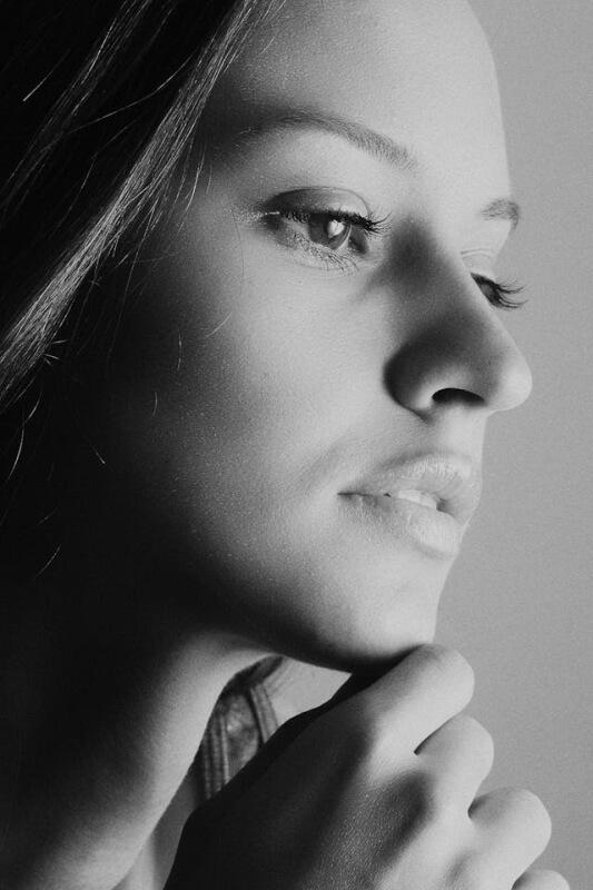 A close-up of a person's face
AI-generated content may be incorrect.