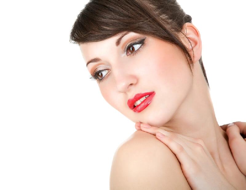 A person with red lipstick
AI-generated content may be incorrect.