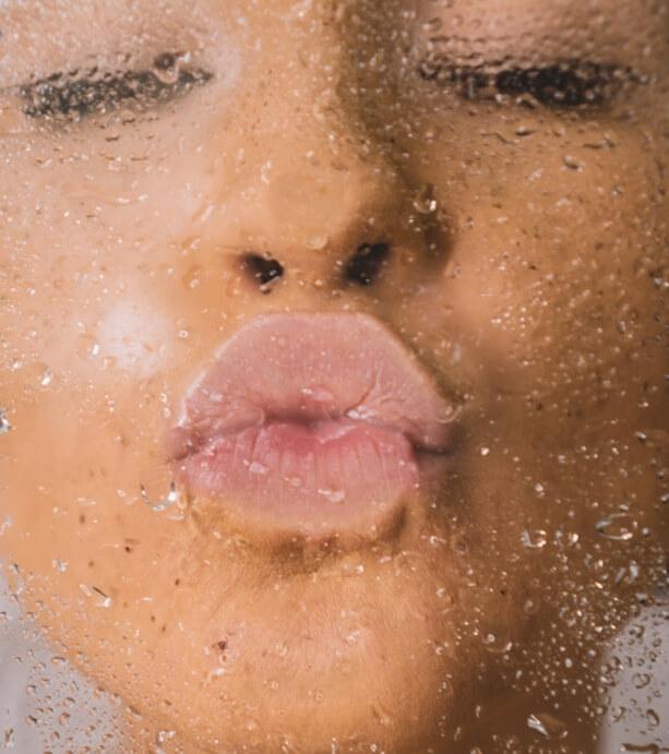 A person kissing her lips
AI-generated content may be incorrect.
