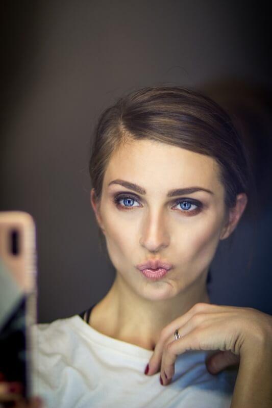 A person taking a selfie
AI-generated content may be incorrect.
